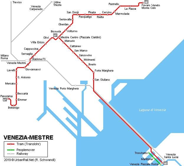 ベネチアのサンタルチア駅で地図