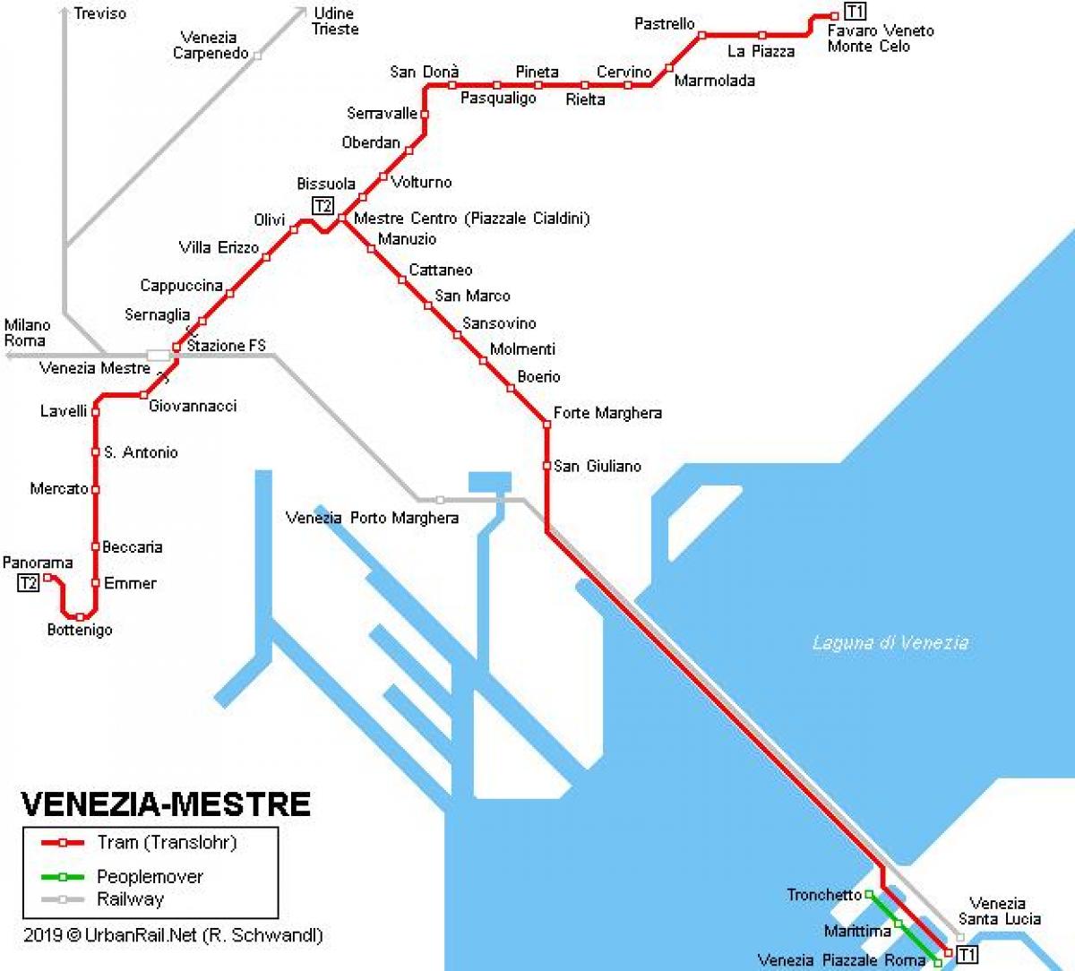ベネチアのサンタルチア駅で地図